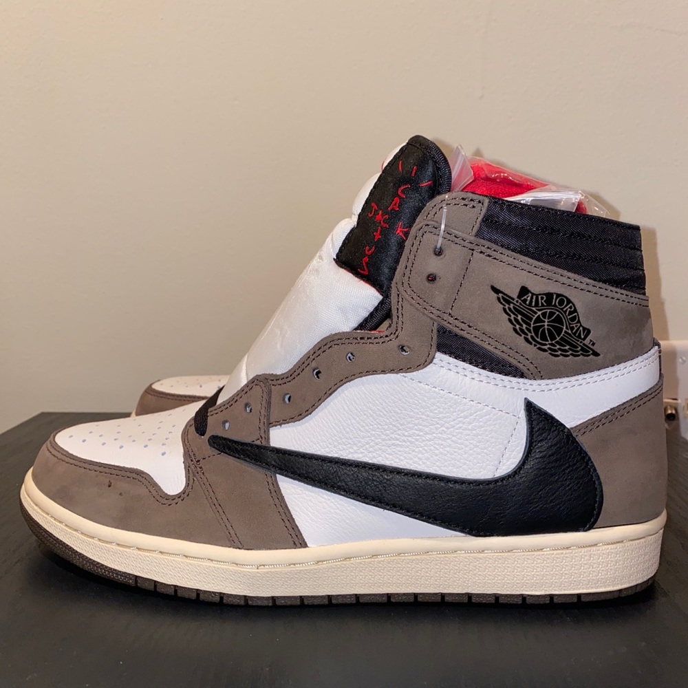 Travis Scott x Air Jordan 1 High OG size 10.5